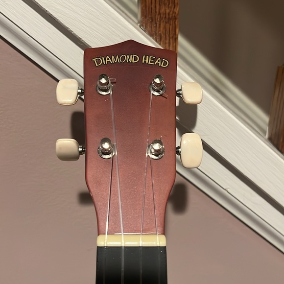 Diamond Head DU-150 Ukulele with SNARK Clip-on Tuner - Picture 6 of 16